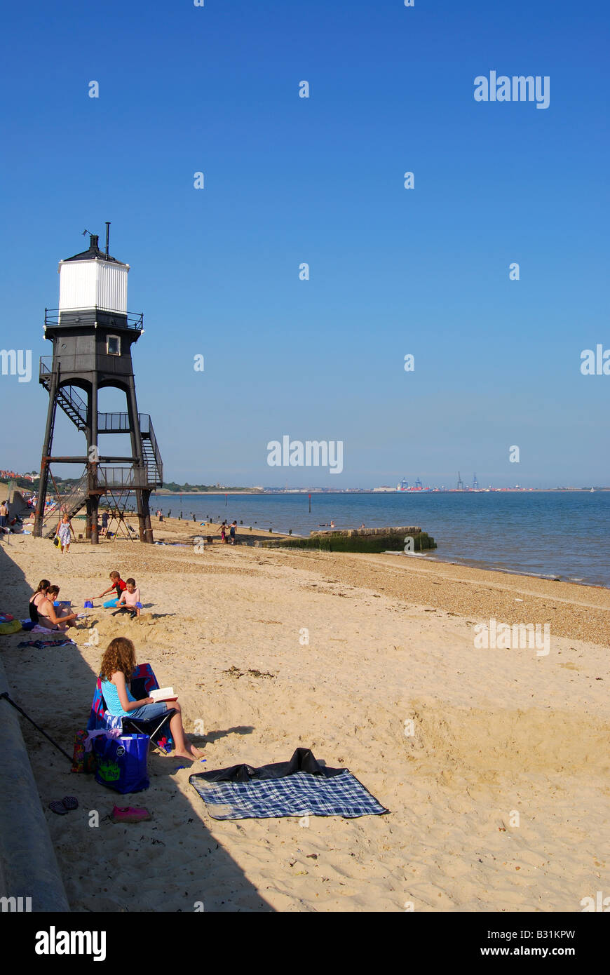Dovercourt Strand und Leuchtturm, West End Promenade, Dovercourt, Harwich, Tendring District, Essex, England, Vereinigtes Königreich Stockfoto