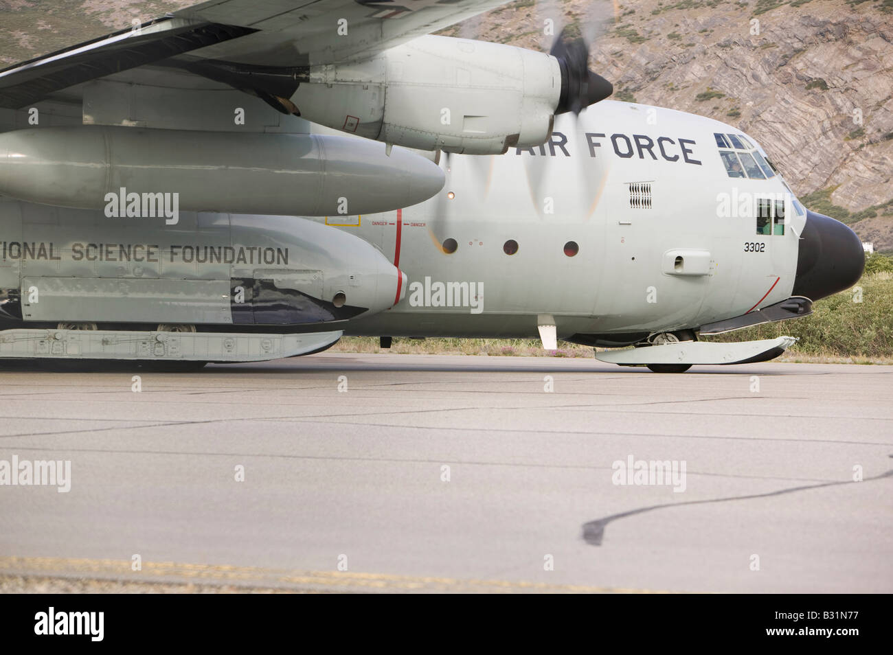Eine amerikanische Luftwaffe Flug in Kangerlussuaq auf Grönland nach einem Nachschub Flug zur Wissenschaft basieren auf dem Gipfel Eisschild Stockfoto