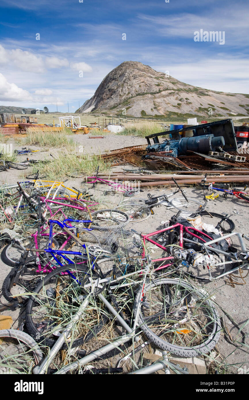 Mountain-Bikes verlassen auf eine Spitze am Kangerlussuag in Grönland Stockfoto