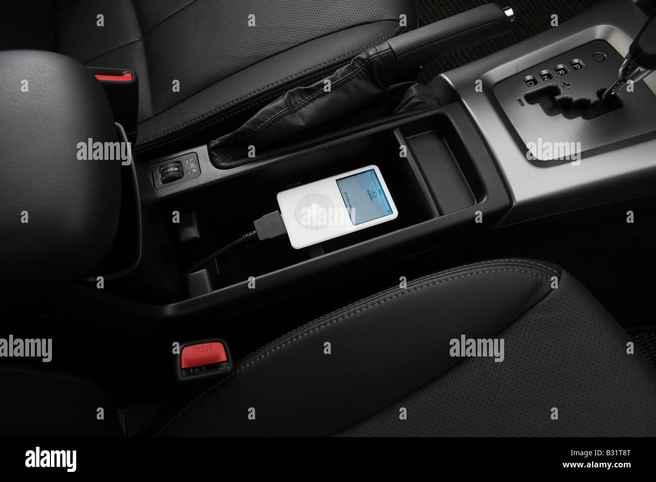 2009 Subaru Forester XT in schwarz - Typenschilder Jack Requisiten Stockfoto