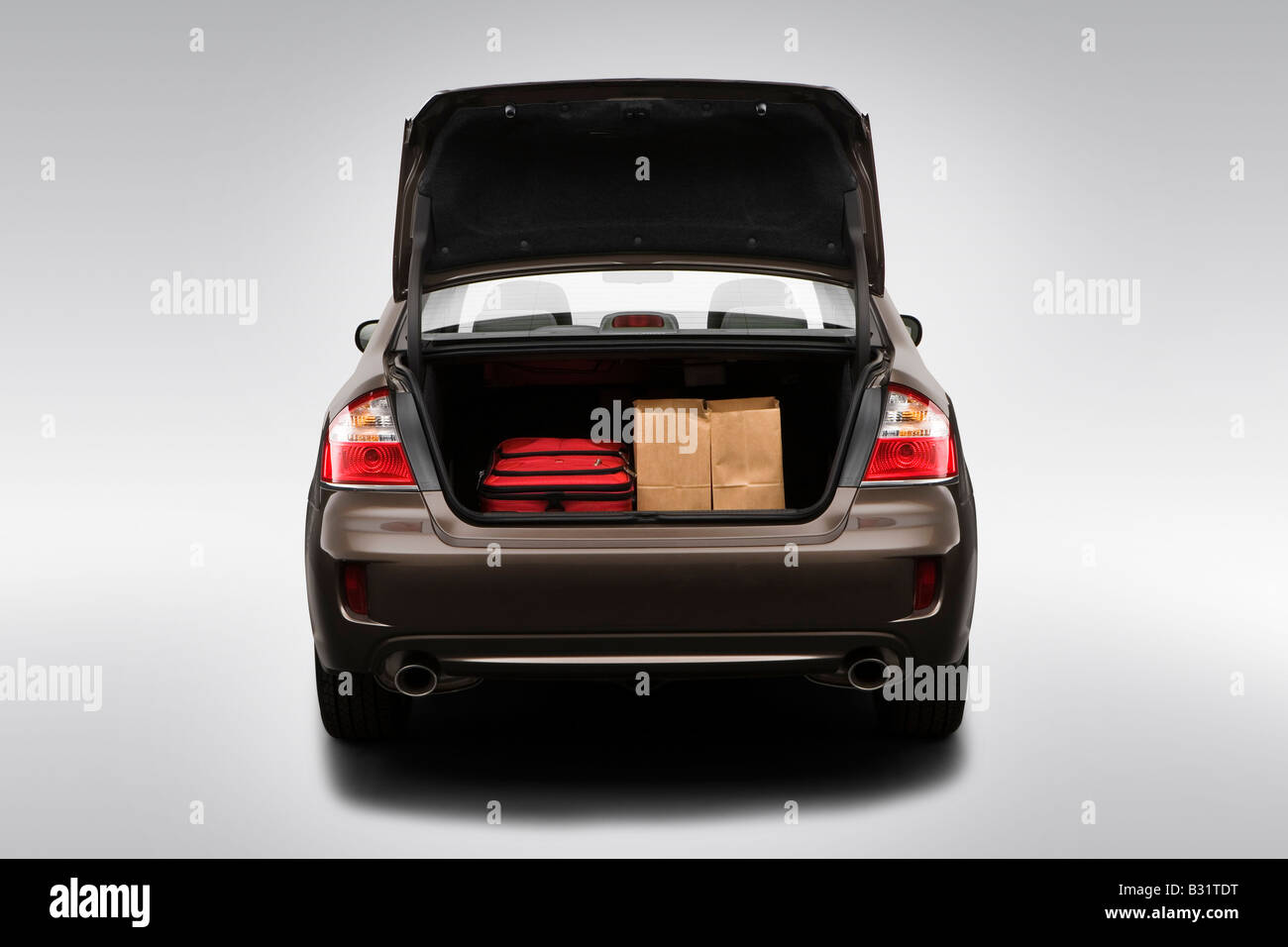 2009 Subaru Legacy 3.0R in Beige - Stamm Requisiten Stockfoto