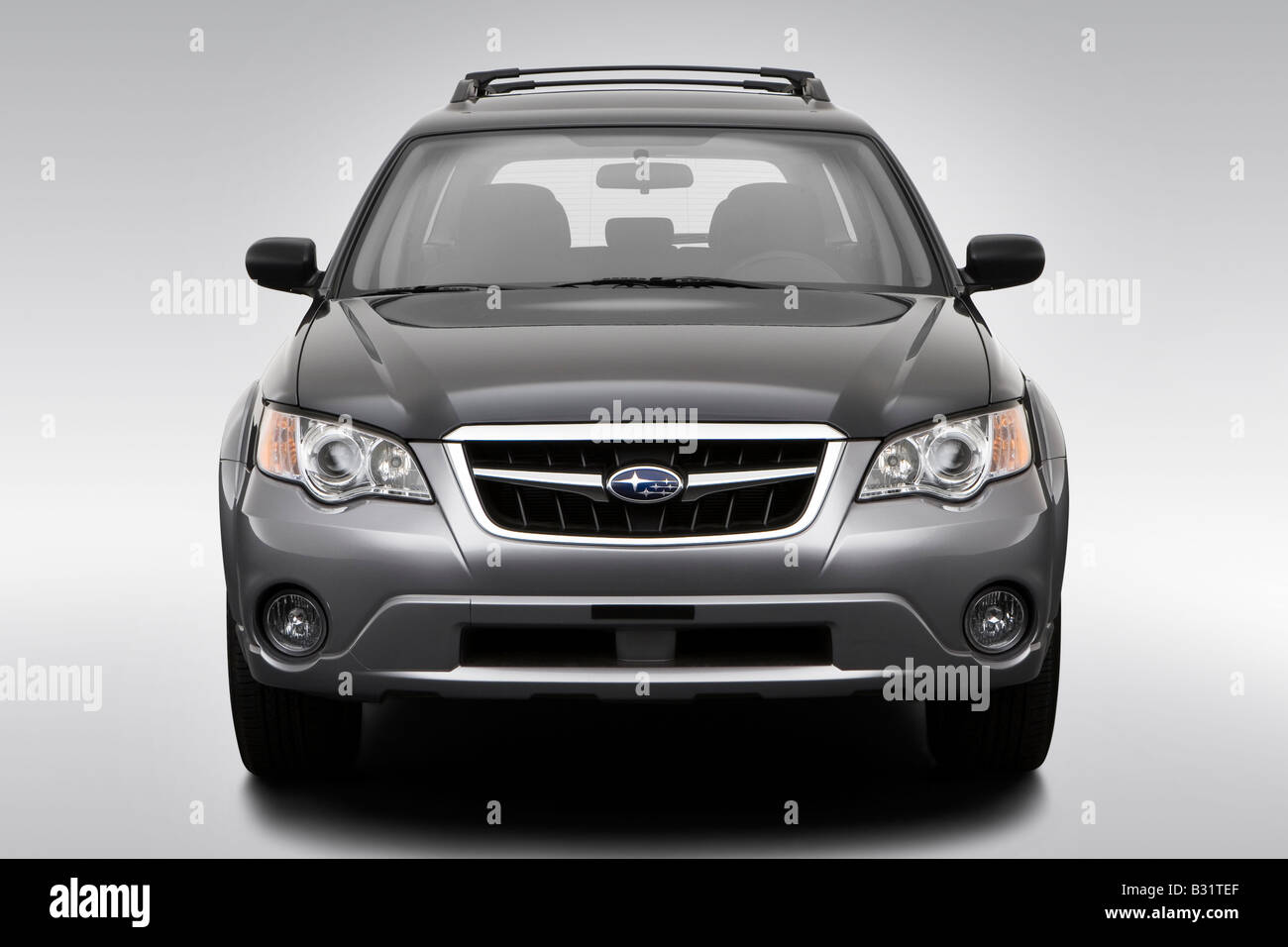 2009 Subaru Outback 2.5i Sonderedition in Silber - Low/Wide Front Stockfoto