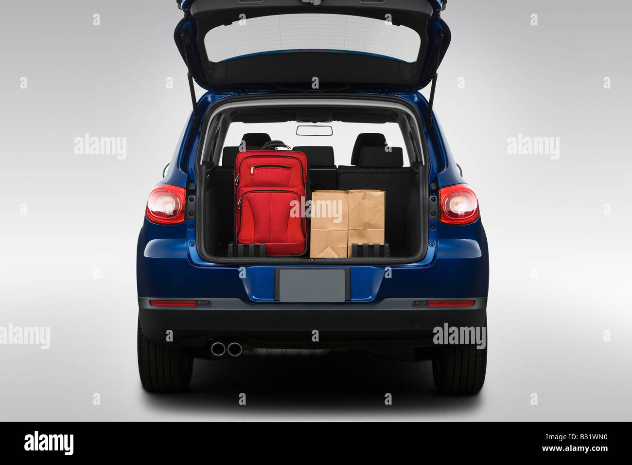 2009 Volkswagen Tiguan SE blau - Stamm Requisiten Stockfoto