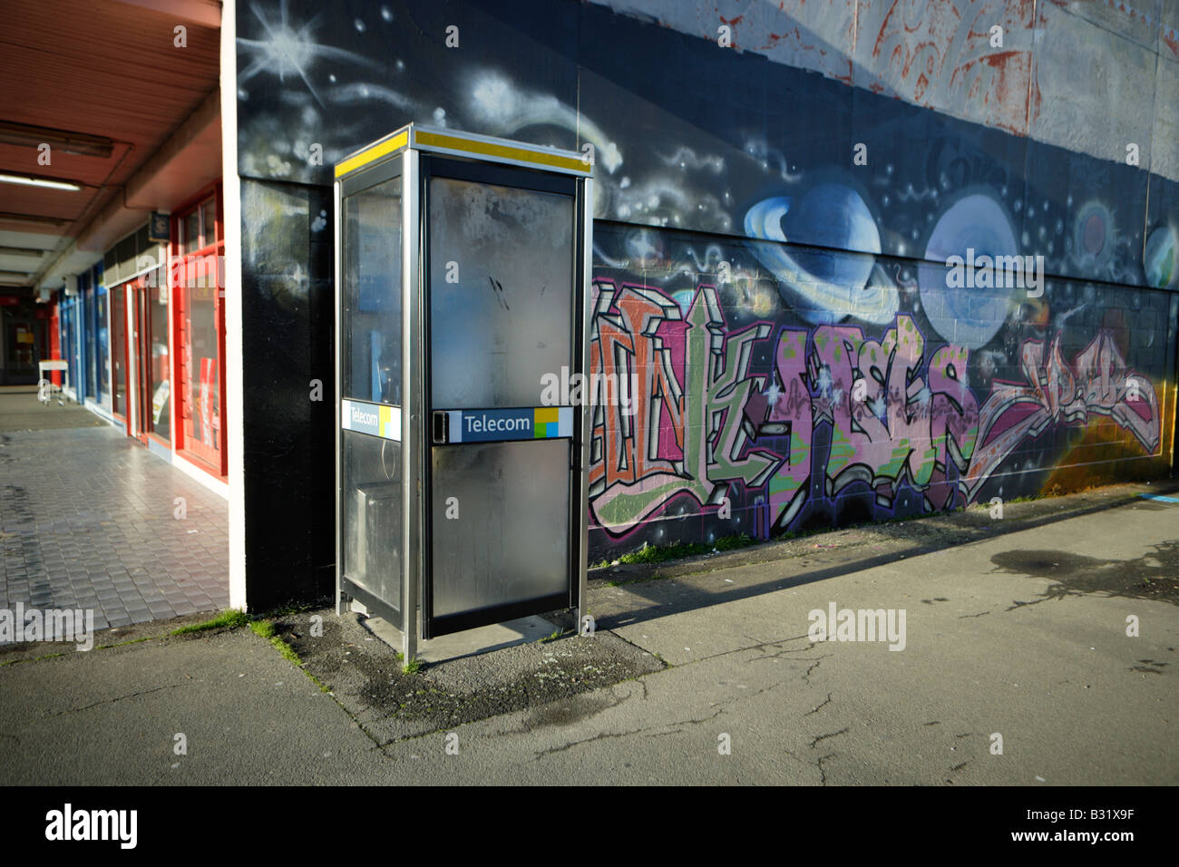 Telefon Kiosk und Graffiti Kunst Urban landscape Palmerston North New Zealand Stockfoto