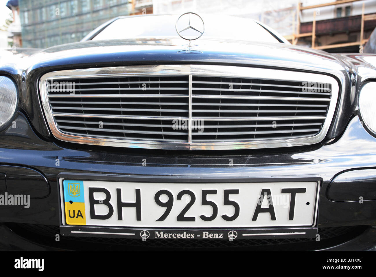 Frontalansicht eines Mercedes, Odessa, Ukraine Stockfoto
