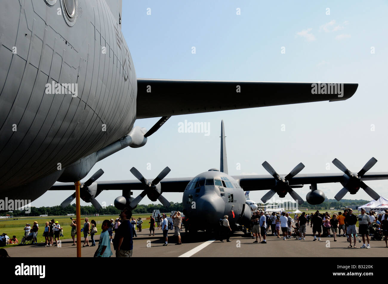 Die Lockheed C-130 Hercules Schwertransport auf dem Laufsteg an der Rochester International Airshow. Stockfoto