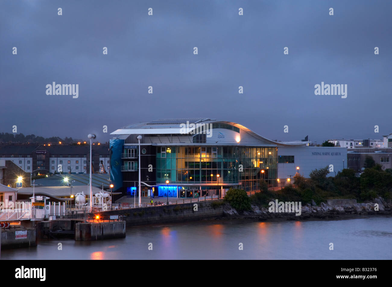 Das National Marine Aquarium in der Abenddämmerung auf dem Barbican in Plymouth Devon UK Stockfoto