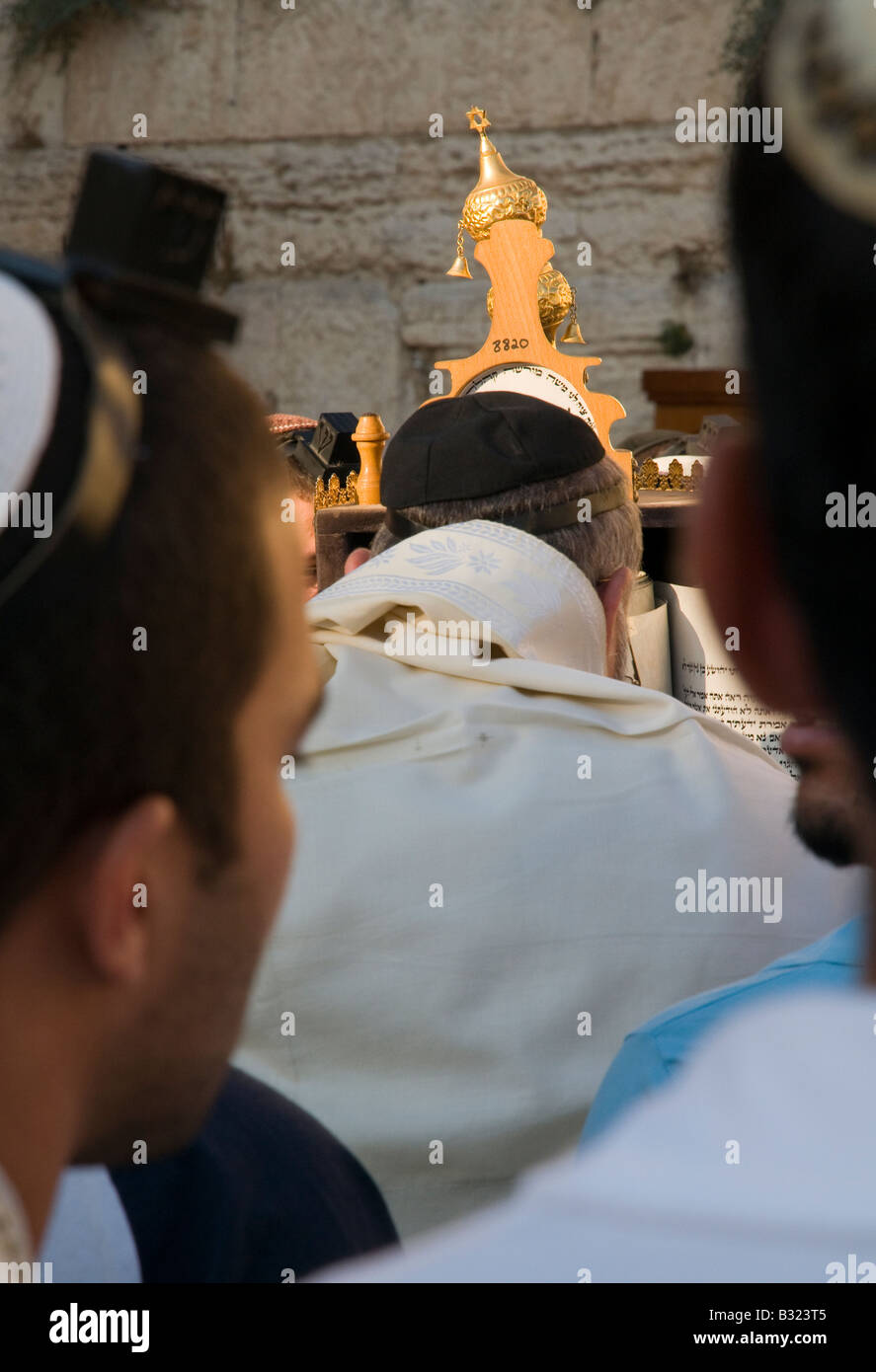 Thora schriftrolle Fotos und Bildmaterial in hoher Auflösung Alamy