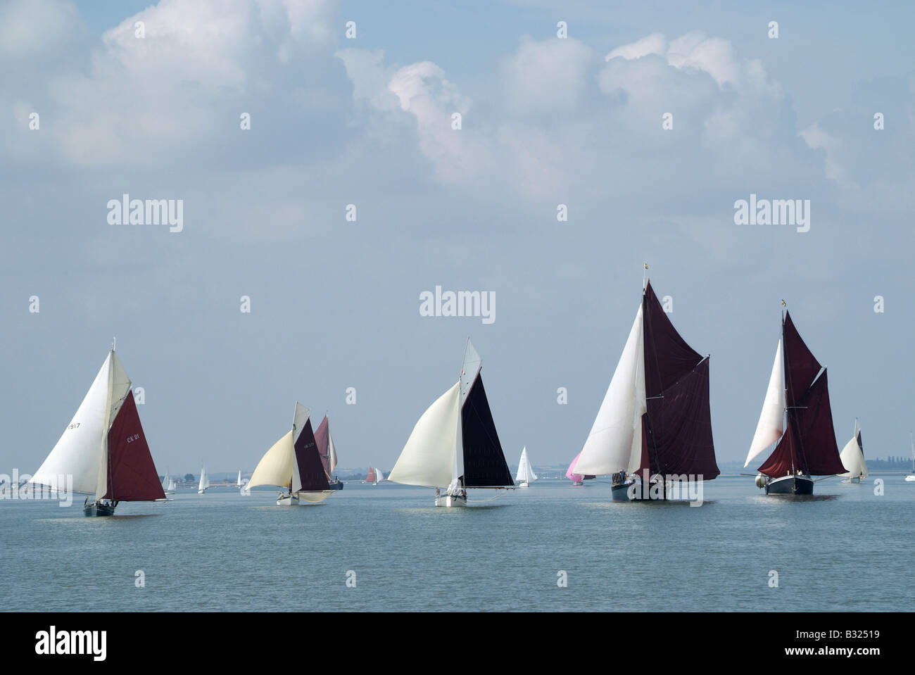 Lastkähne und Fischerei hat den Beigeschmack Stockfoto