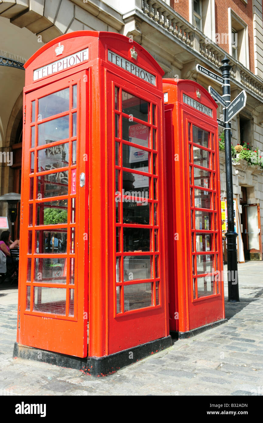 rotes Telefon-Boxen in einer Straße in London England Stockfoto