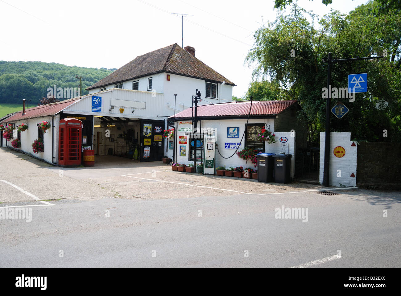 Traditionellen lokalen Tankstelle / garage Stockfoto