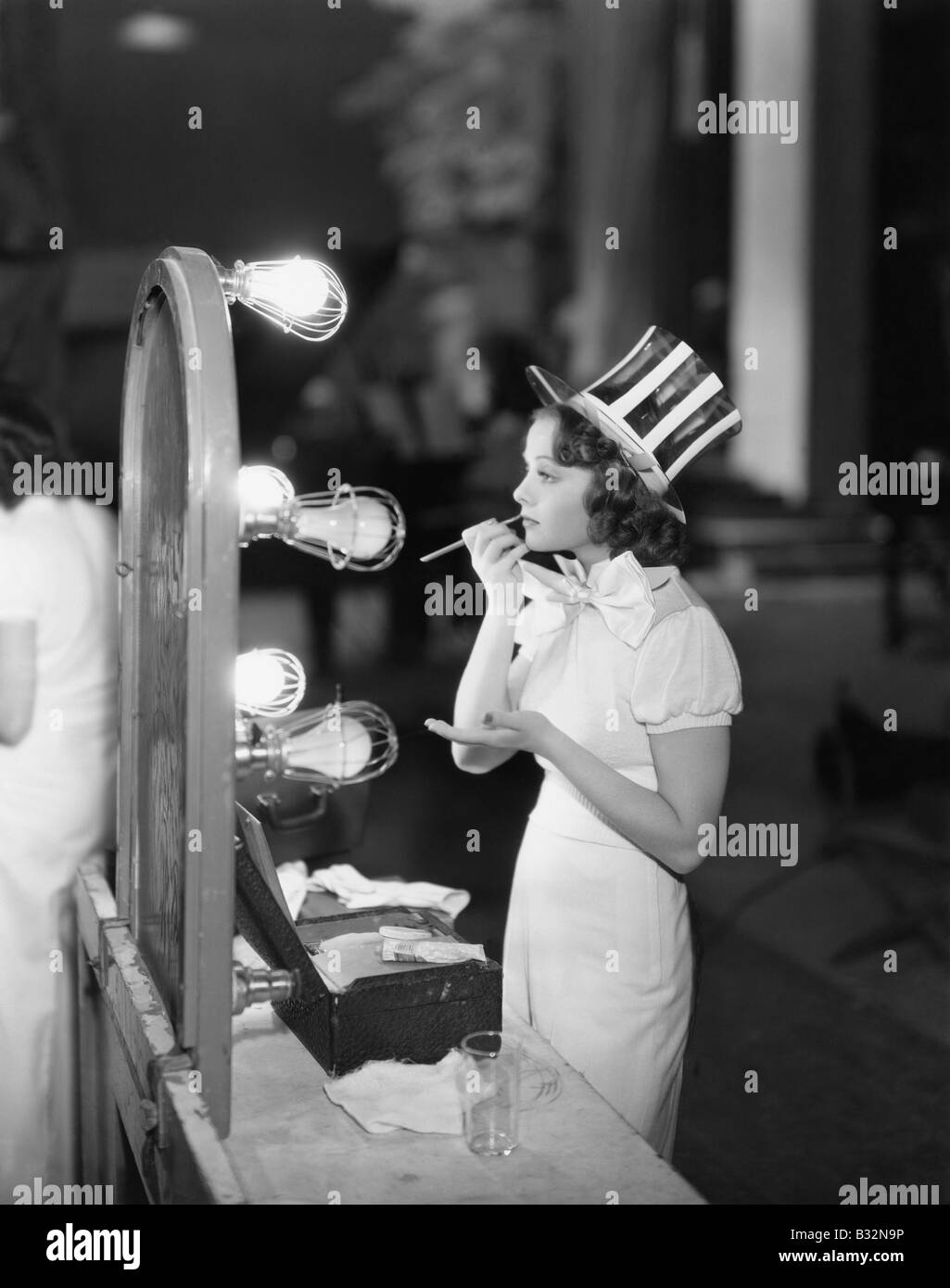 Frau im Kostüm Schminken Stockfoto