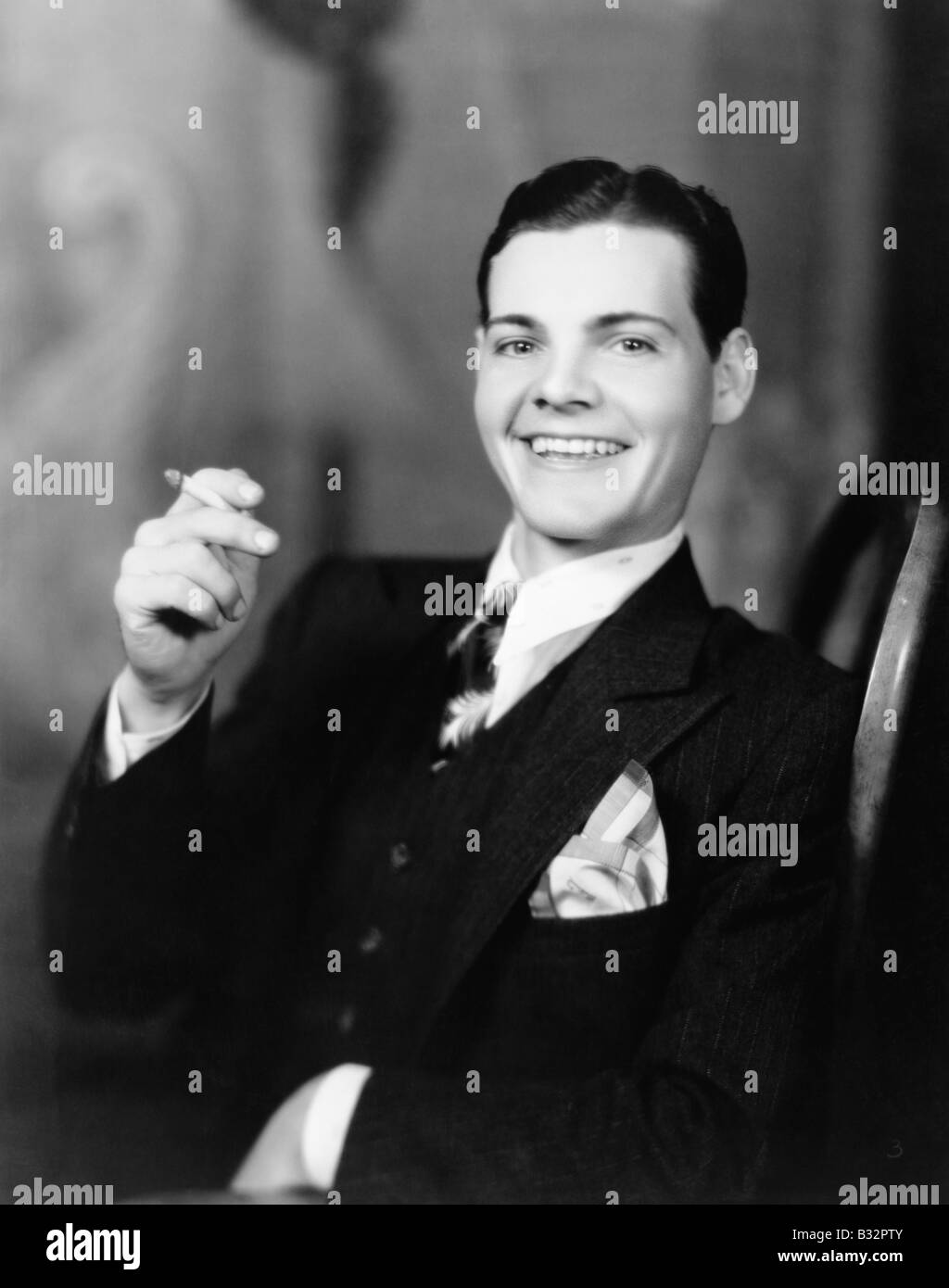 Portrait Mann Rauchen Zigarette Stockfoto