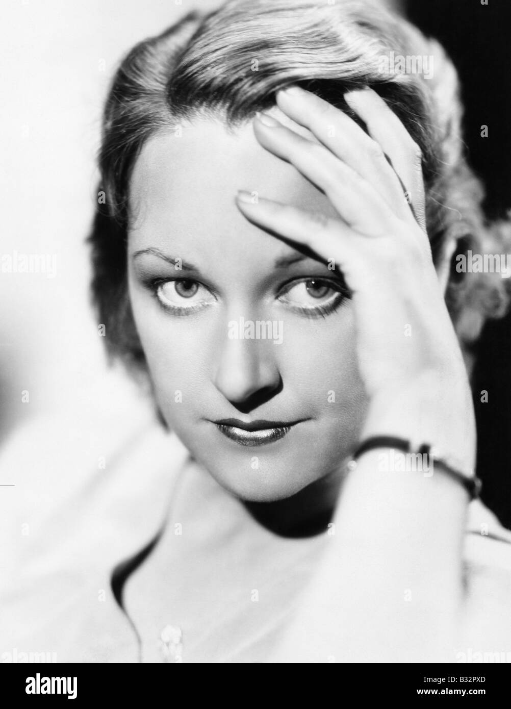 Kopfschuss jungen Frau Stockfoto