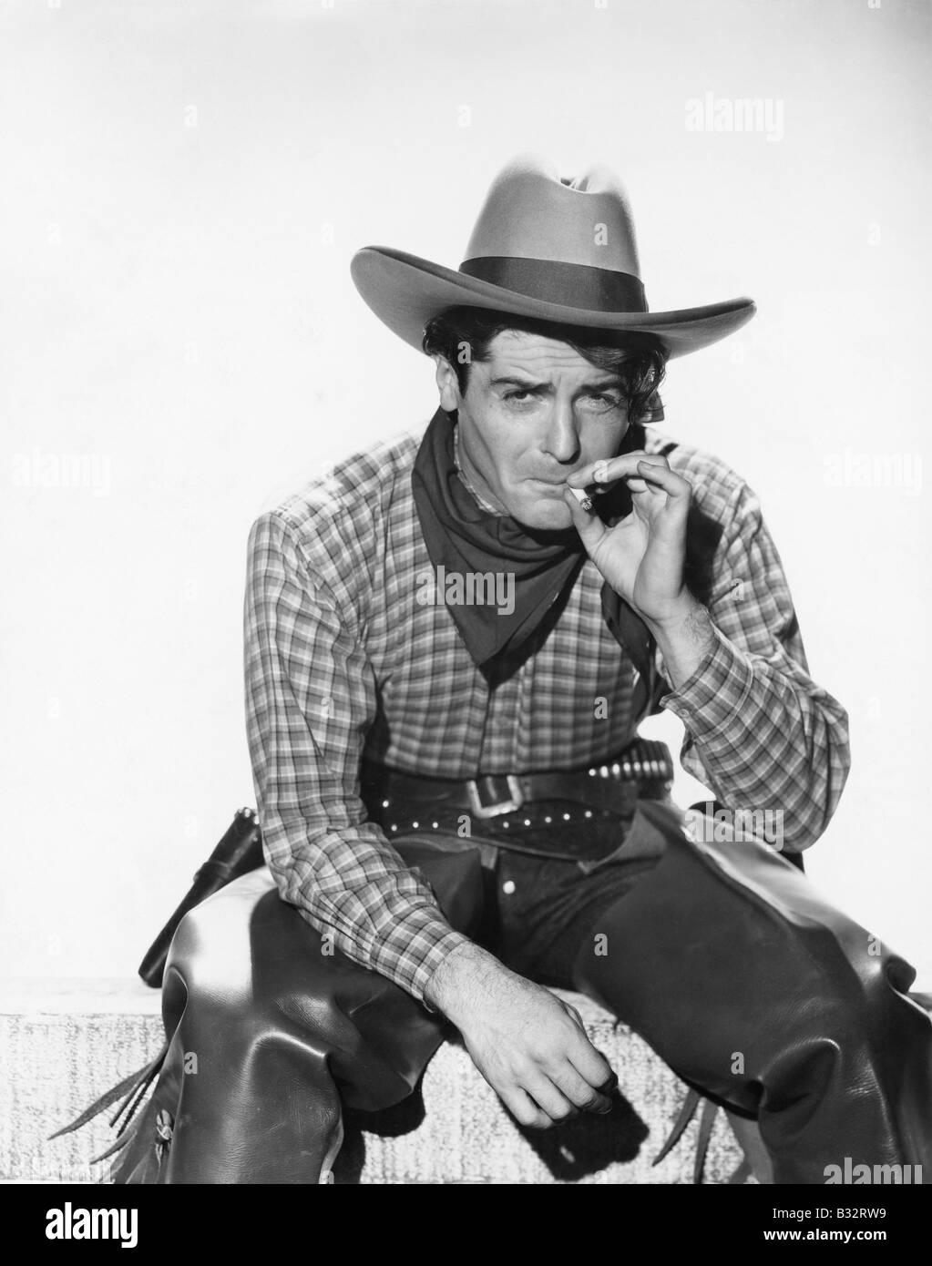 Cowboy mit einem Cowboy-Hut, eine Zigarette rauchend Stockfoto
