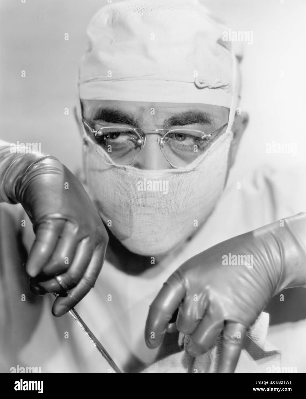 Chirurg in einem Mundschutz in Betrieb Stockfoto