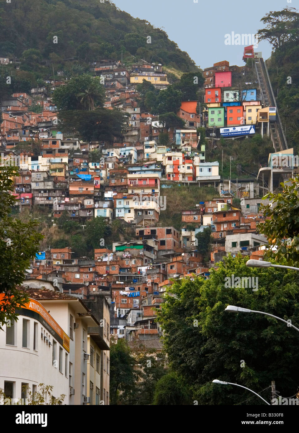 Panorama der Favela Dona Marta in Rio de Janeiro, Brasilien. Stockfoto