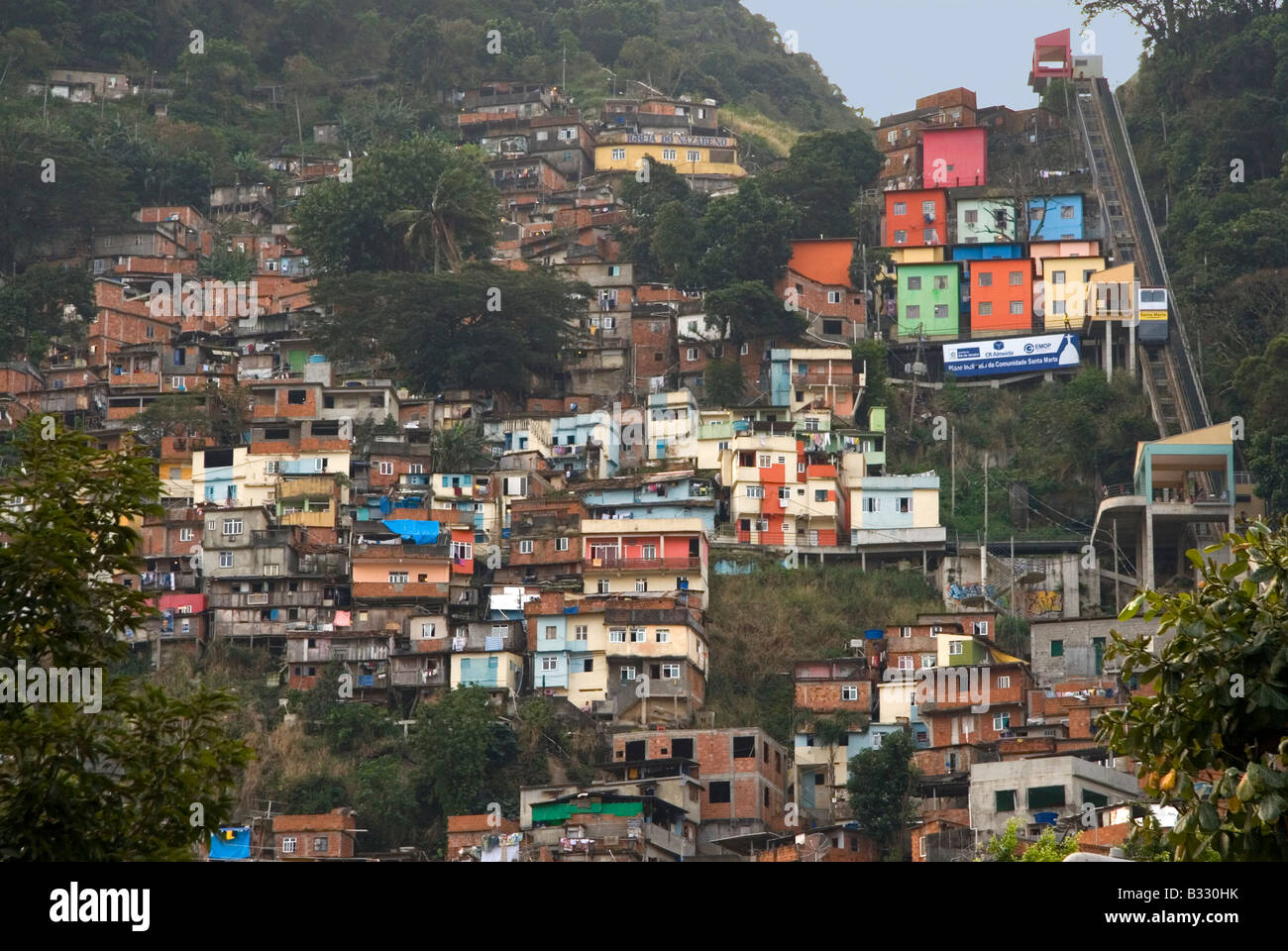 Panorama der Favela Dona Marta in Rio de Janeiro, Brasilien. Stockfoto