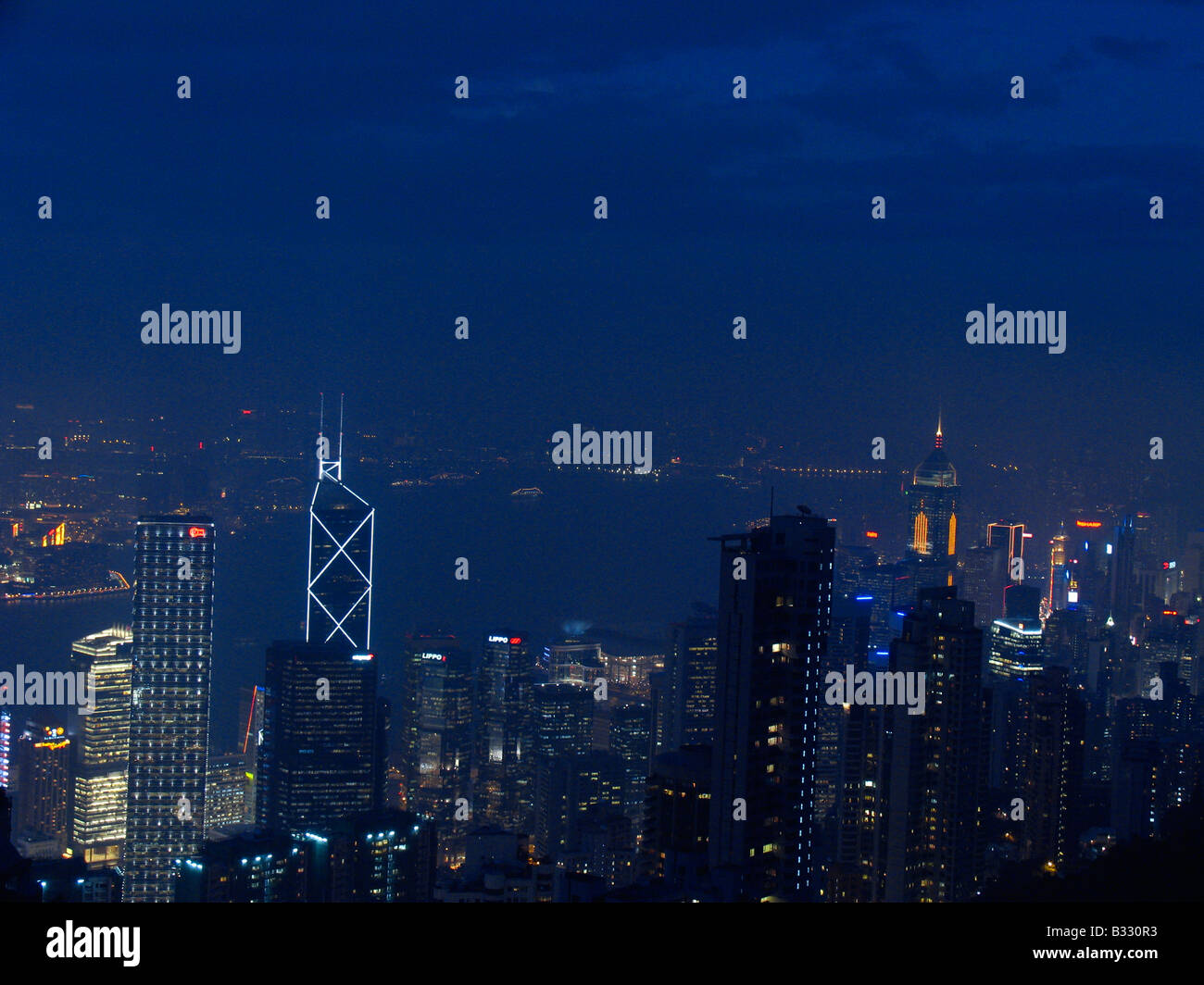 Blick auf Hongkongs Central District mit der markanten Bank of China Tower. Stockfoto