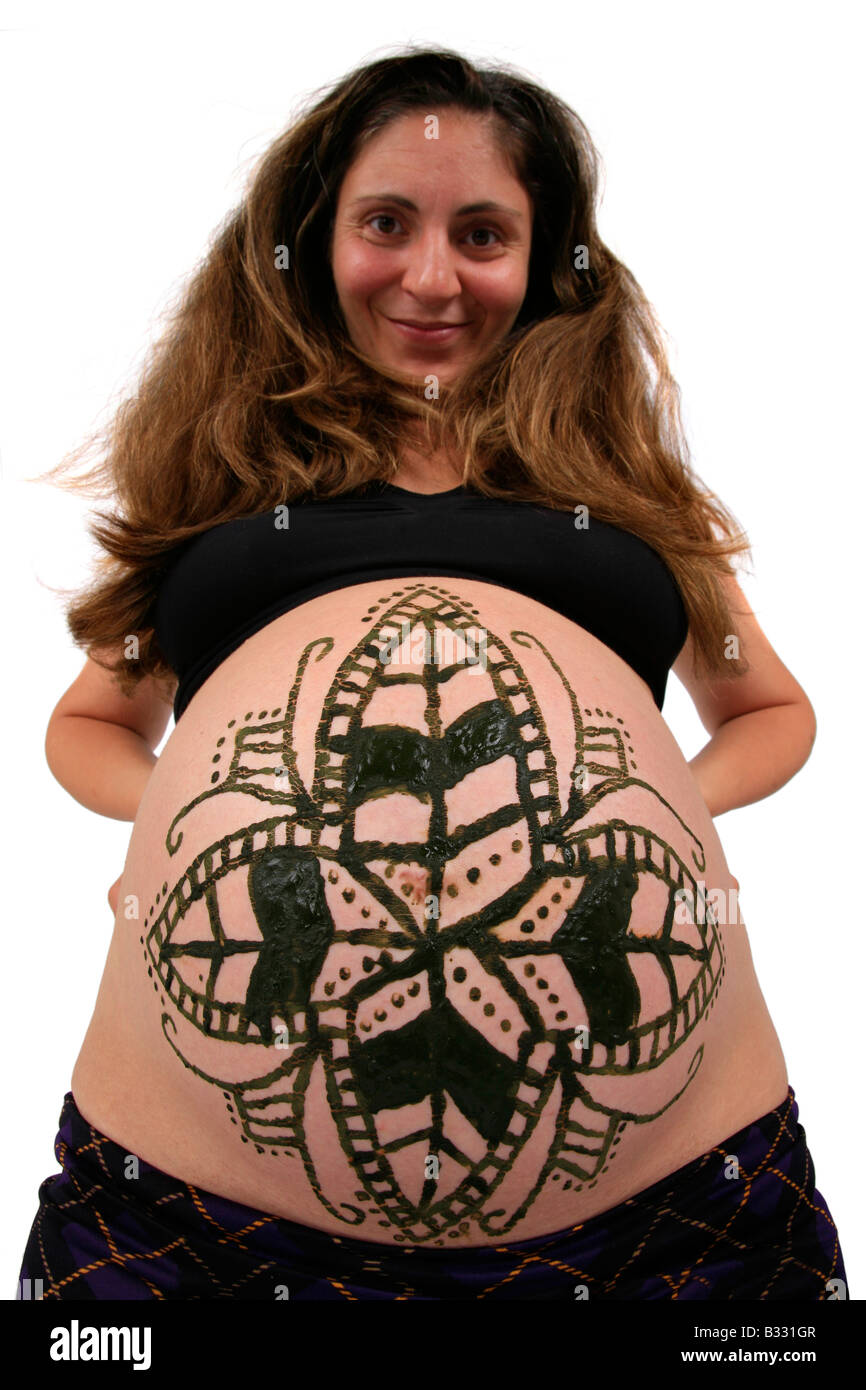 Schwangere Frau Mit Henna Tattoo Auf Ihrem Bauch Stockfotografie Alamy