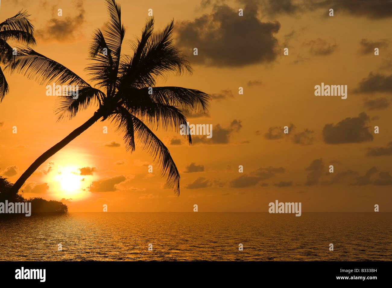 Sonnenuntergang am Traumstrand Stockfoto