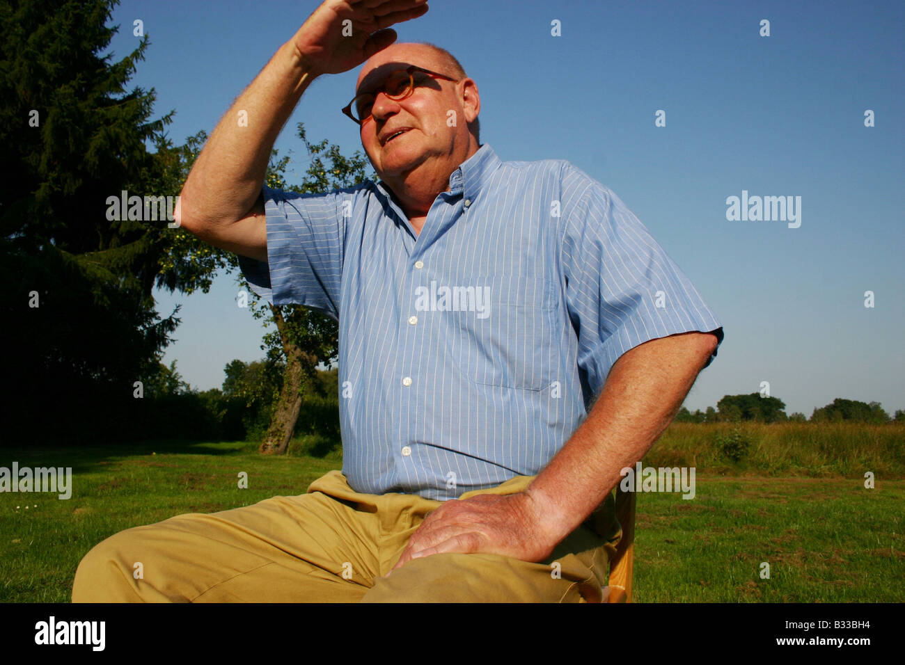ein älterer Mann auf dem Lande Stockfoto