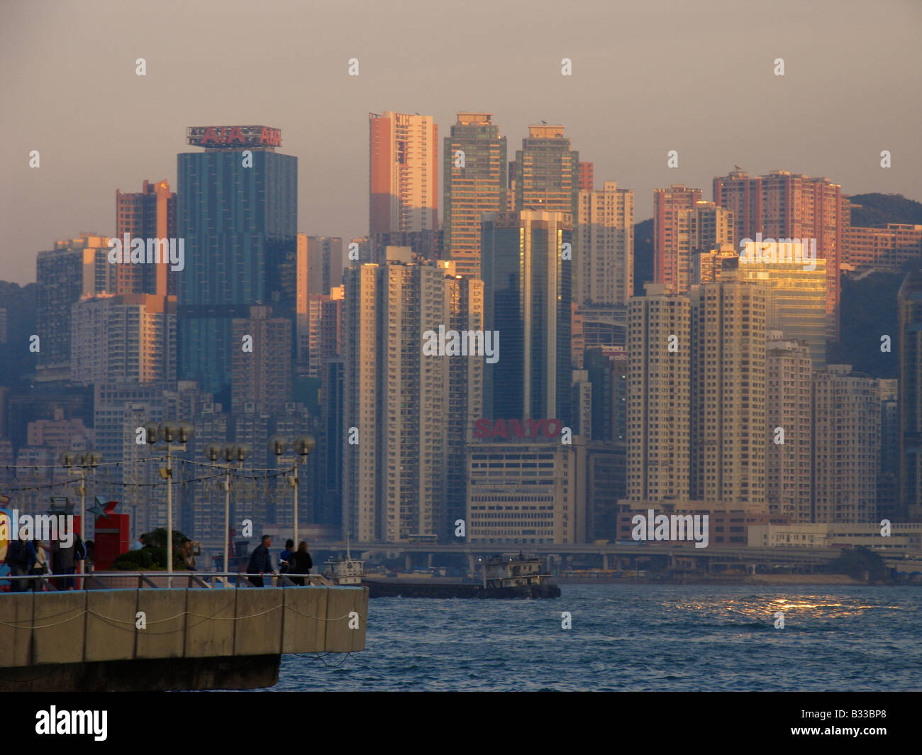 Moderne Skyline von Hong Kong gesehen von Kowloon, Hongkong, China Stockfoto