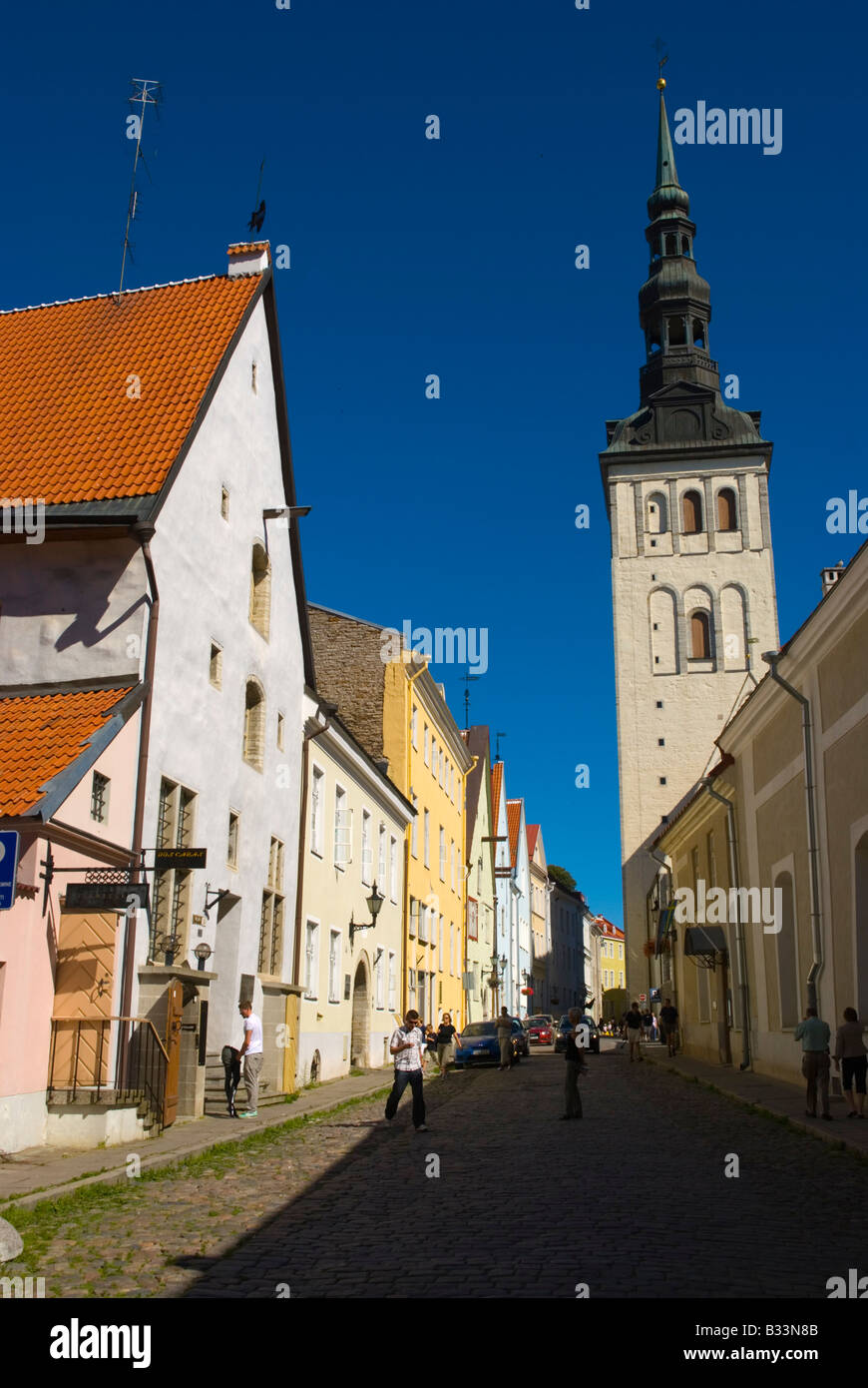 Rüutli Straße mit Niguliste Kirche in Tallinn Estland Europa Stockfoto