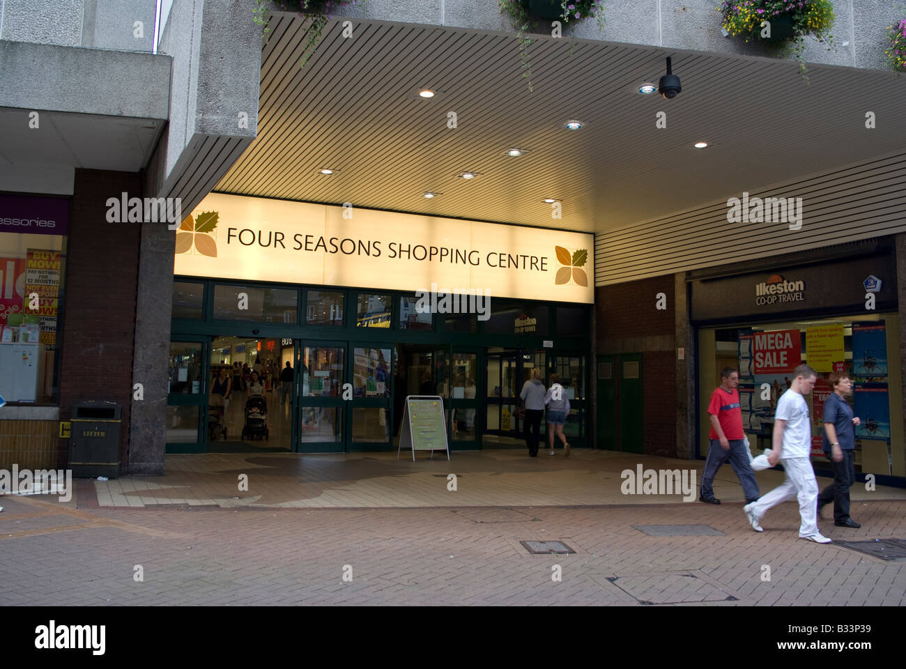Vier Jahreszeiten, Einkaufszentrum, Tor Mansfield, Stockwell Eingang Stockfoto