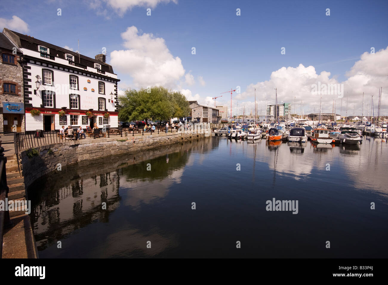 Die drei Kronen am Plymouth Barbican Stockfoto