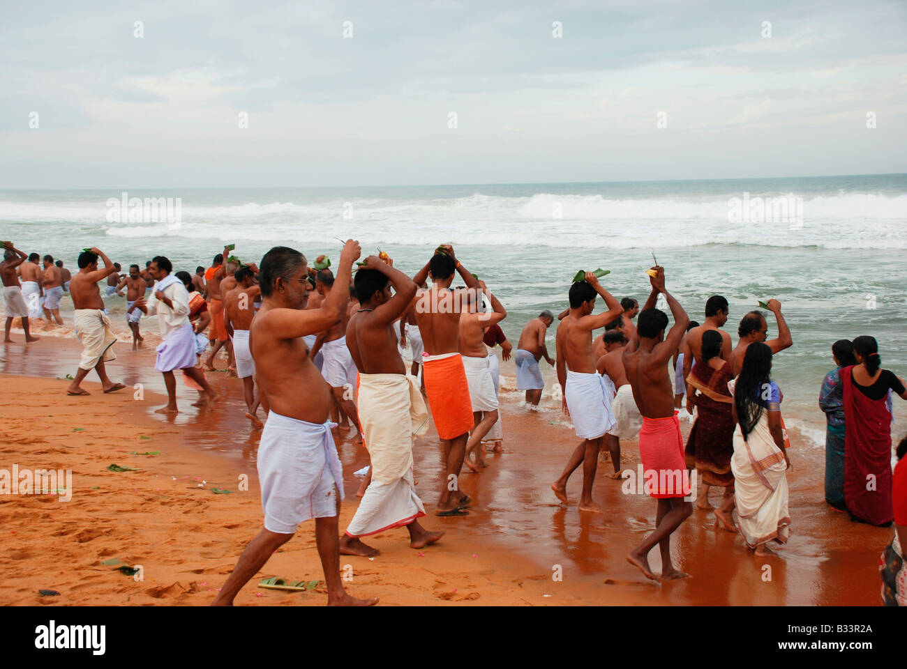 Vavu Bali oder Vavubali Tharpanam ist ein wichtiges Ritual beobachtet von Hindus in Kerala in Karkidakam im Juli bis August) Stockfoto