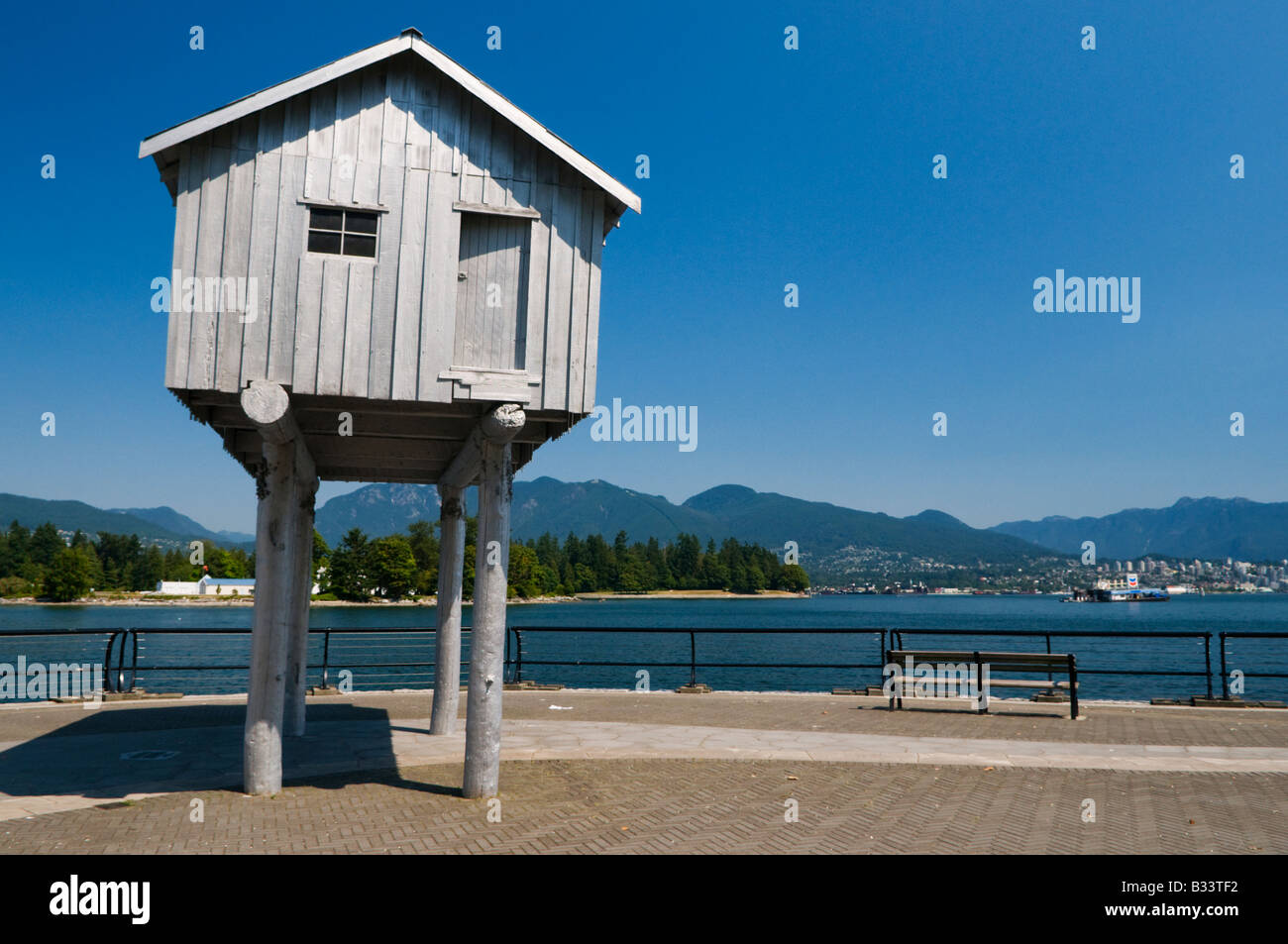 "Helle Schuppen Aluminium Guss Skulptur von Liz Magor im kanadischen Hafen Green Park Kohle Hafen Vancouver" Stockfoto