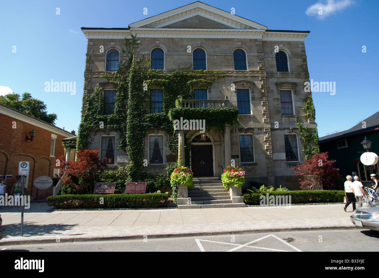 Das alte Gerichtsgebäude zeichnet sich als ein wichtiger Schwerpunkt für Touristen in der Stadt von Niagara-on-the-Lake, Ontario, Kanada. Stockfoto