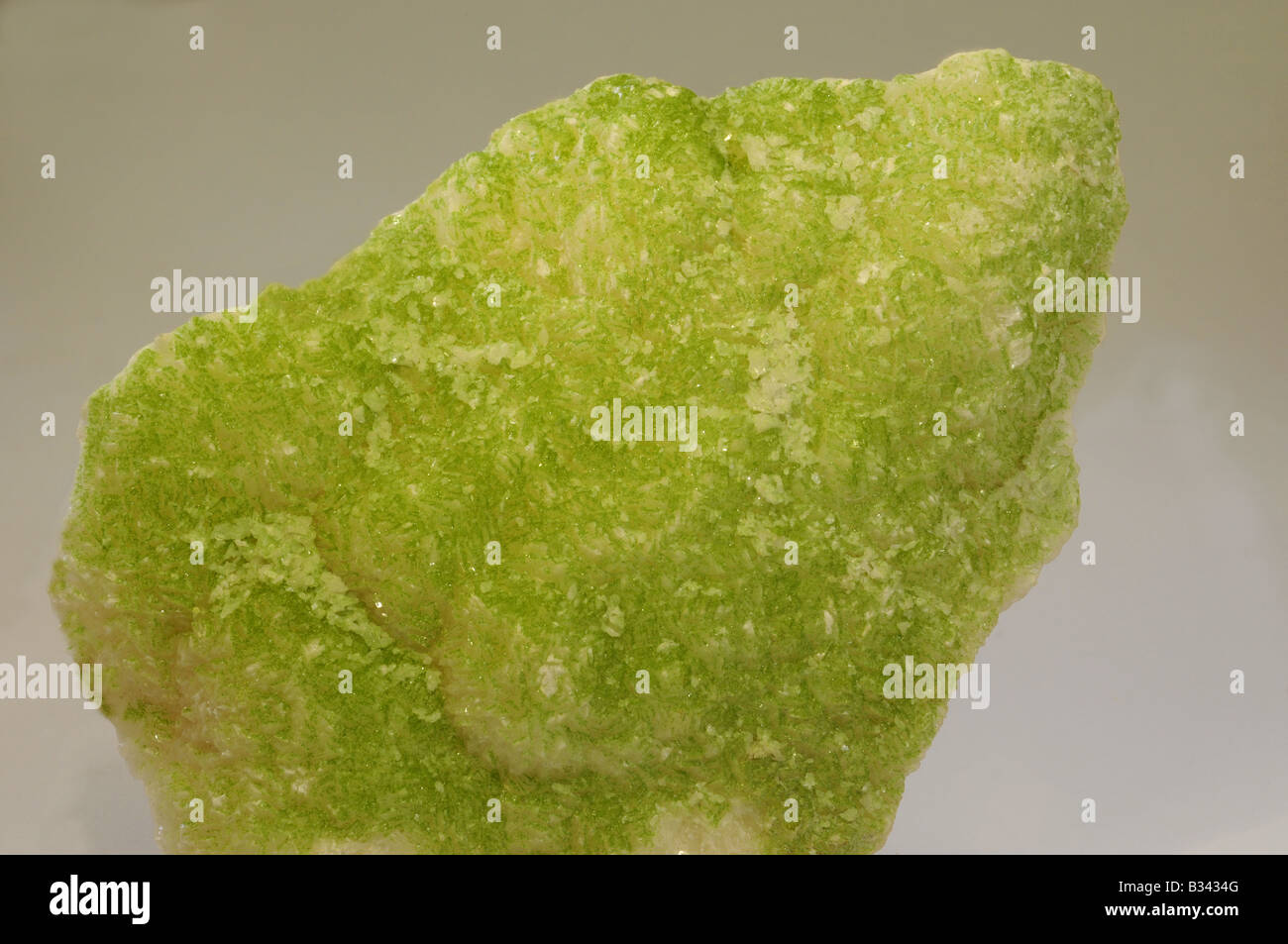 Grünliche Calcit und Duftite Probe Stockfoto