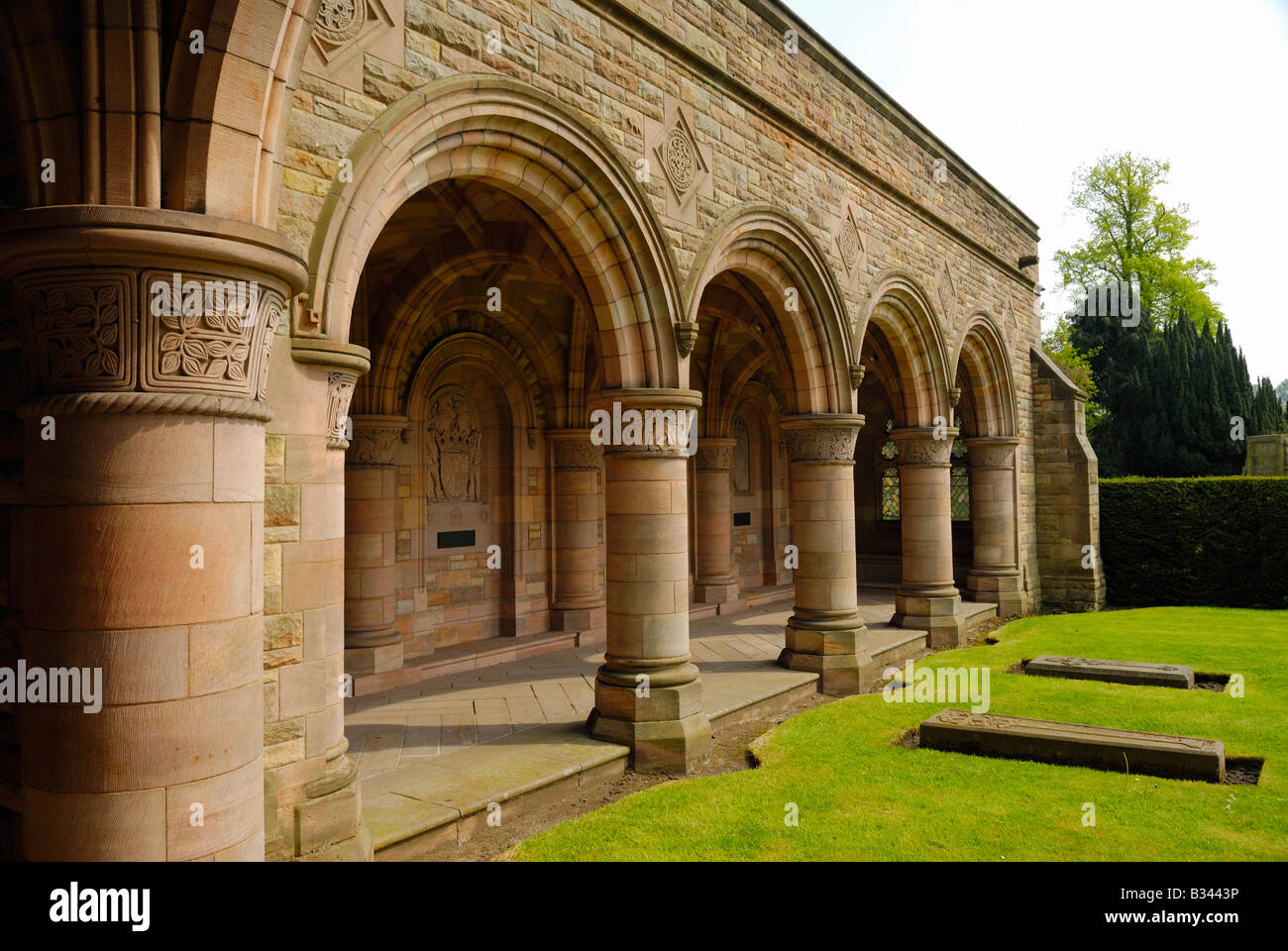 Denkmal-Kreuzgang, 8. Duke of Roxburghe modernen Anbau (1933), Kelso Abbey schottischen Grenzen UK Stockfoto