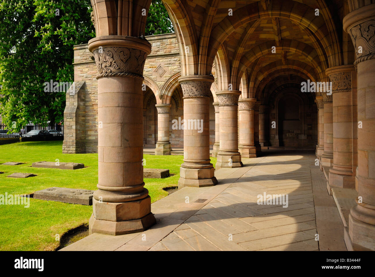 Denkmal-Kreuzgang, 8. Duke of Roxburghe modernen Anbau (1933), Kelso Abbey schottischen Grenzen UK Stockfoto