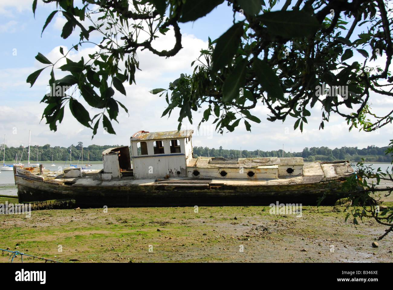 Verfallene Schleppboot Stockfoto