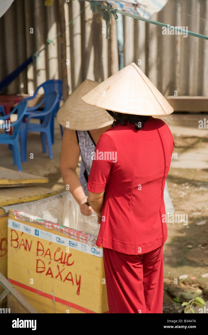 Eine bunte Vietnamesin einkaufen Stockfoto