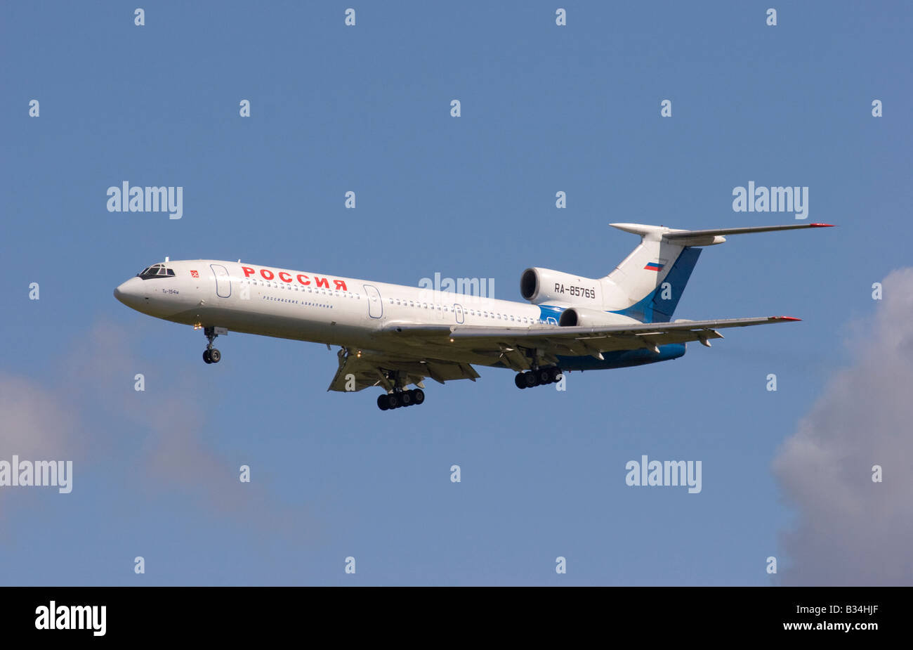 Rossiya Tupolew Tu-154M-Landung am Flughafen London Gatwick Stockfoto