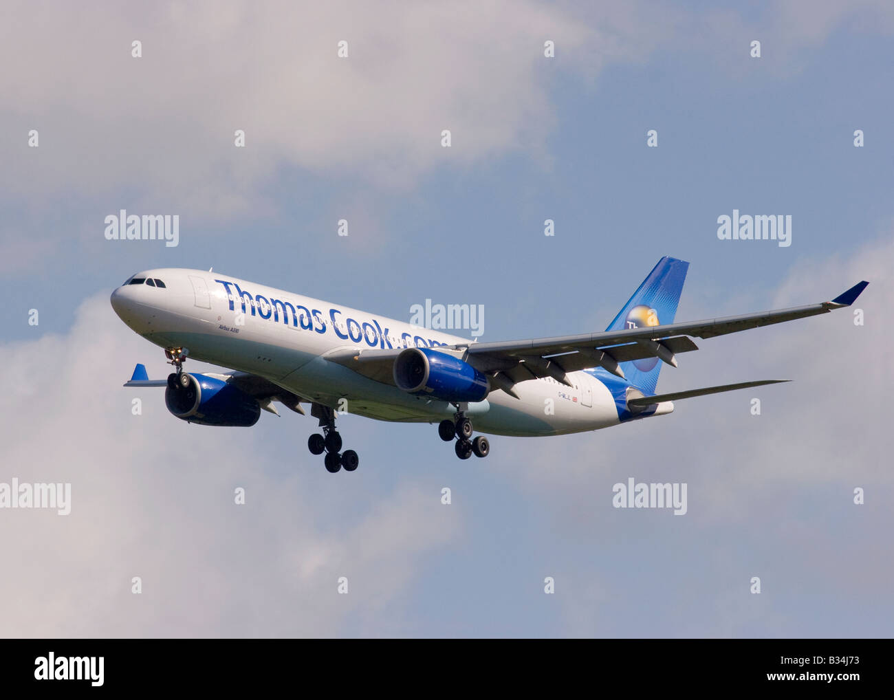 G-MLJL Thomas Cook Airbus A330-243 landete am 10. August 2008 am Flughafen London Gatwick. Stockfoto