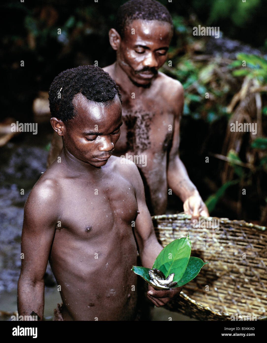 Uganda pygmies Fotos und Bildmaterial in hoher Auflösung Alamy