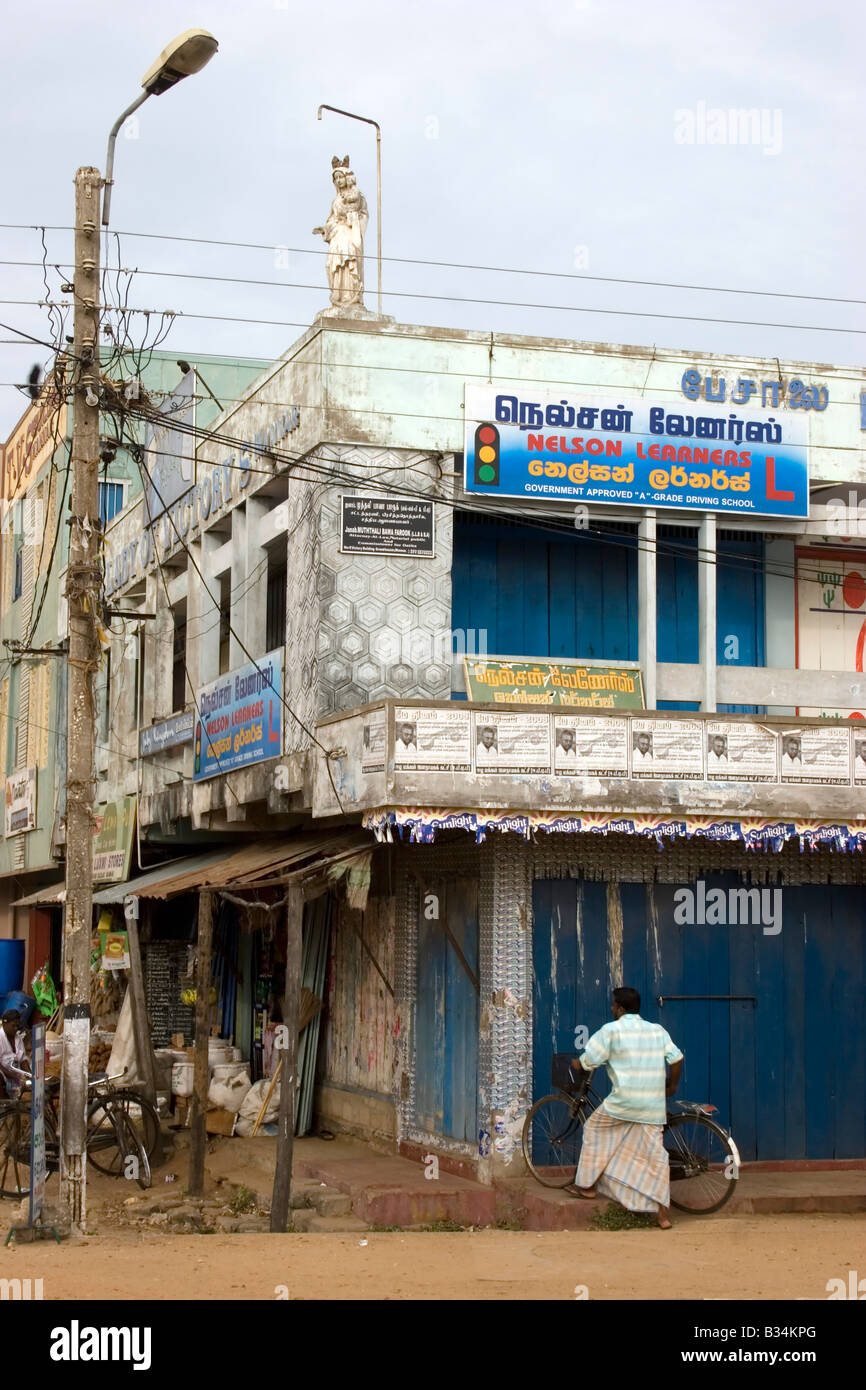 Eine Person vor Ort Geschäfte in der Stadt von Mannar, Sri Lanka Stockfoto