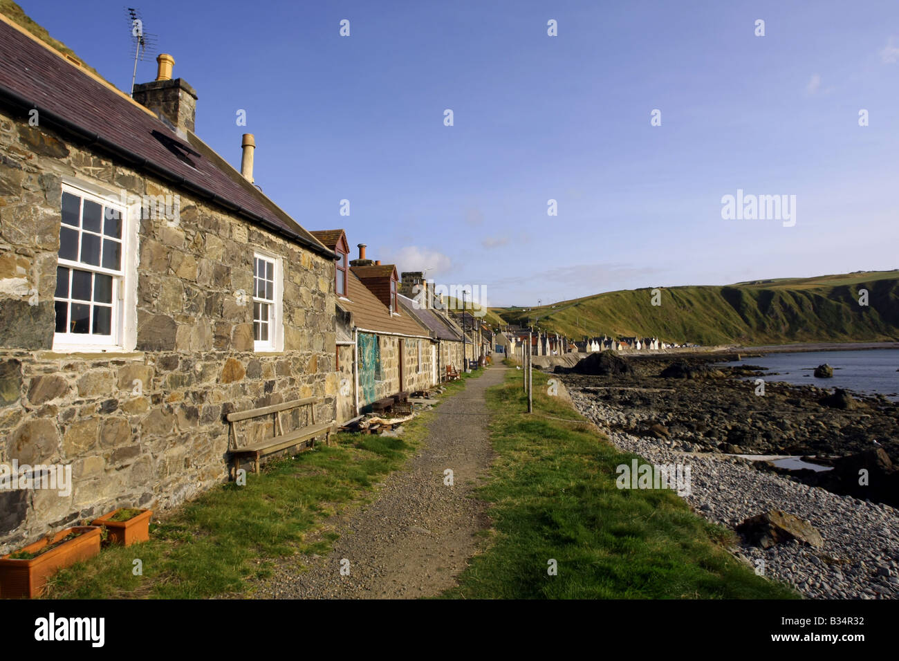 Ehemaliges Fischerdorf und den Hafen von Crovie an der Nordküste in Aberdeenshire, Schottland, Vereinigtes Königreich Stockfoto