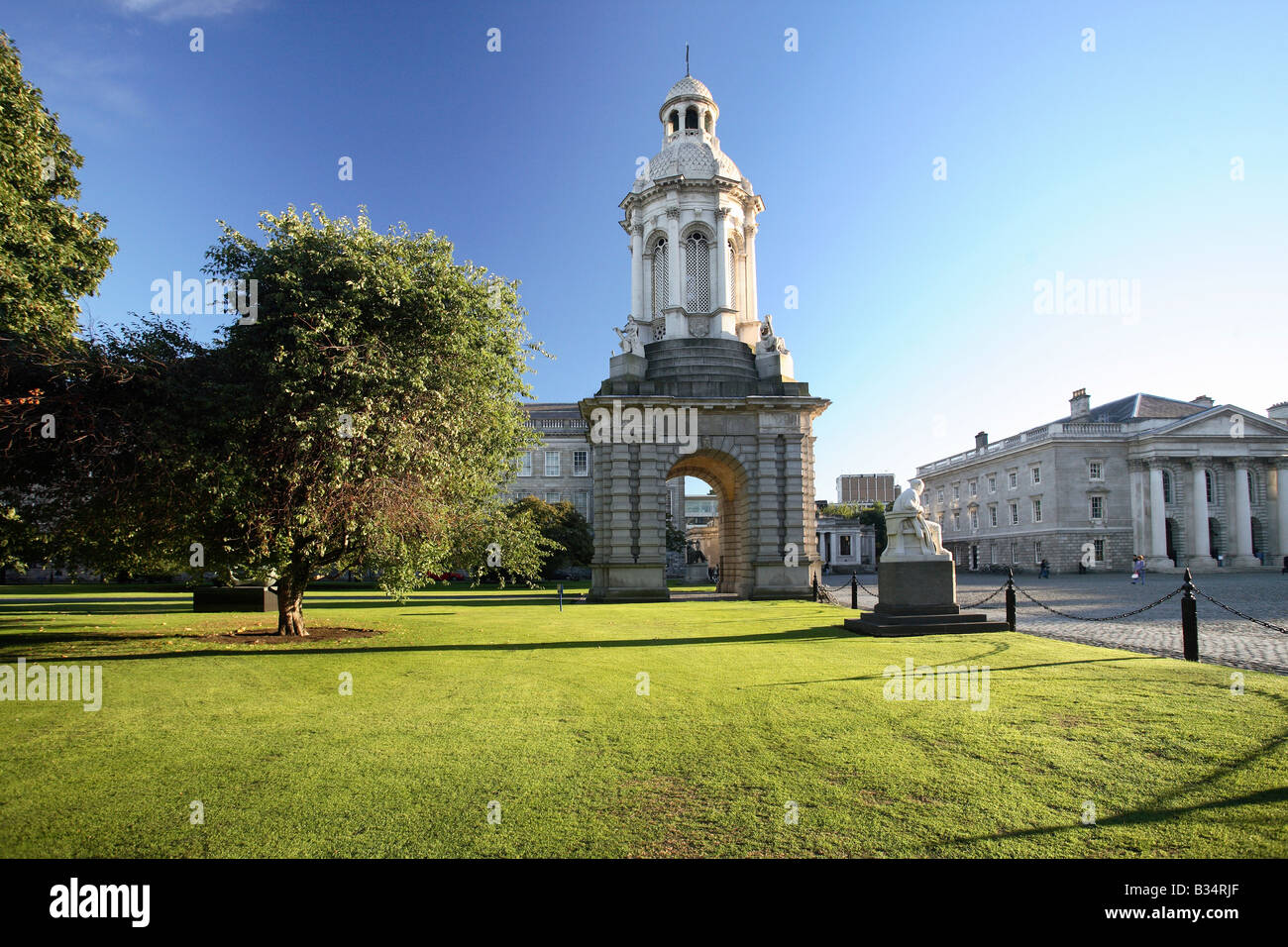 Ein Glockenturm auf dem Trinity College, Dublin, Irland Stockfoto