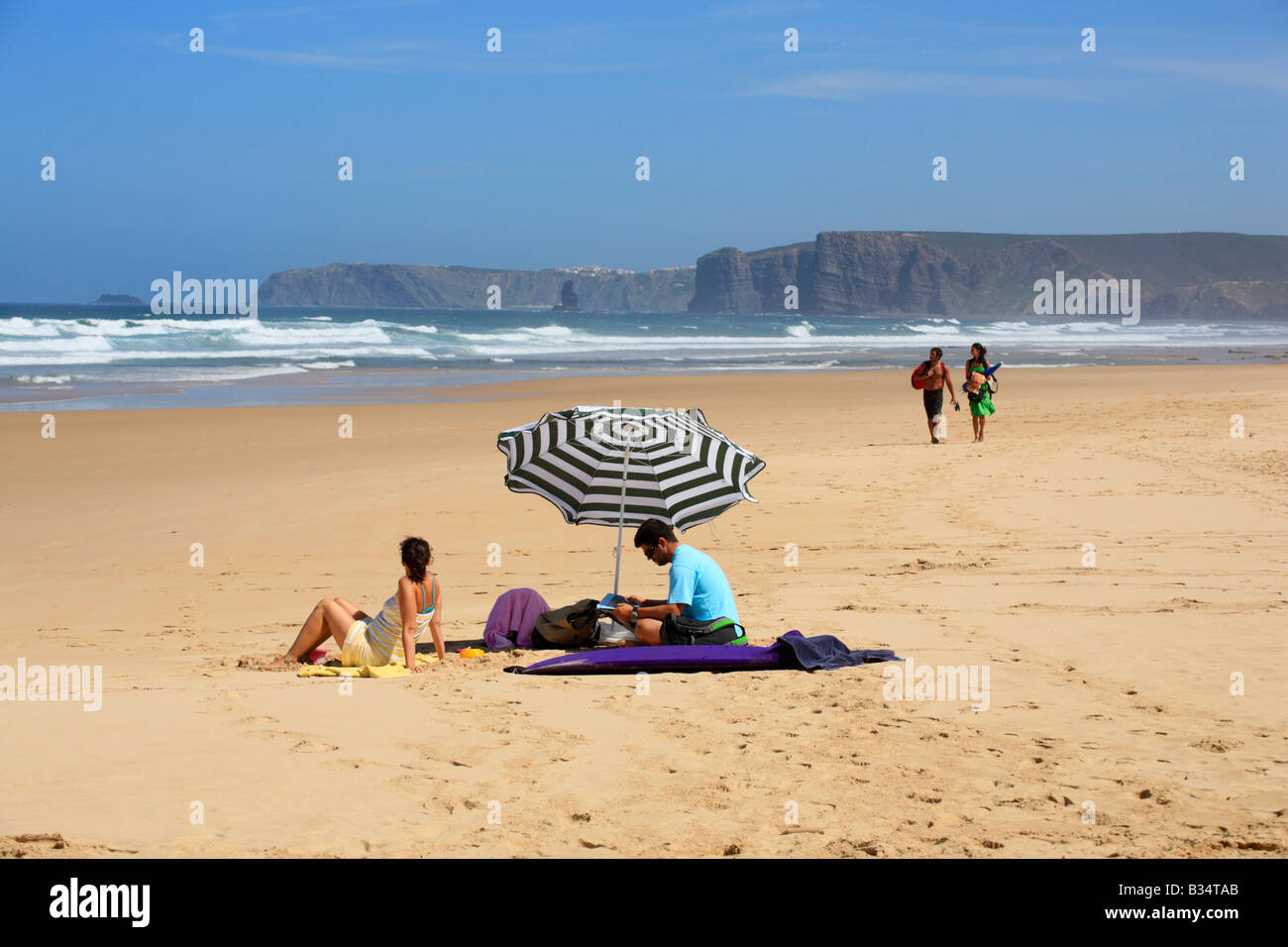 Strand Praia de Vale de Figueira, Costa Dourada, Atlantikküste, Portugal Stockfoto