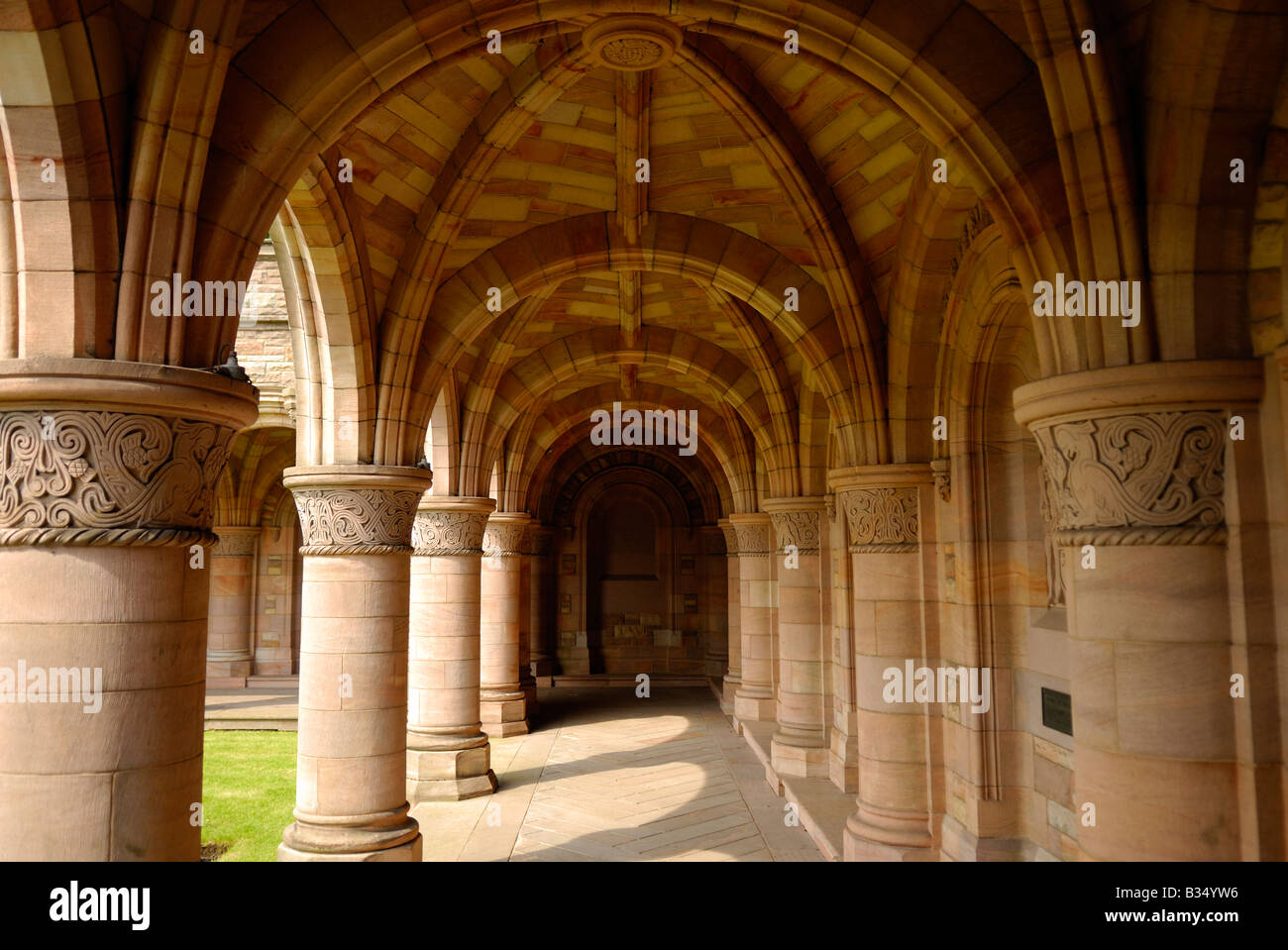 Denkmal-Kreuzgang, 8. Duke of Roxburghe modernen Anbau (1933), Kelso Abbey schottischen Grenzen UK Stockfoto
