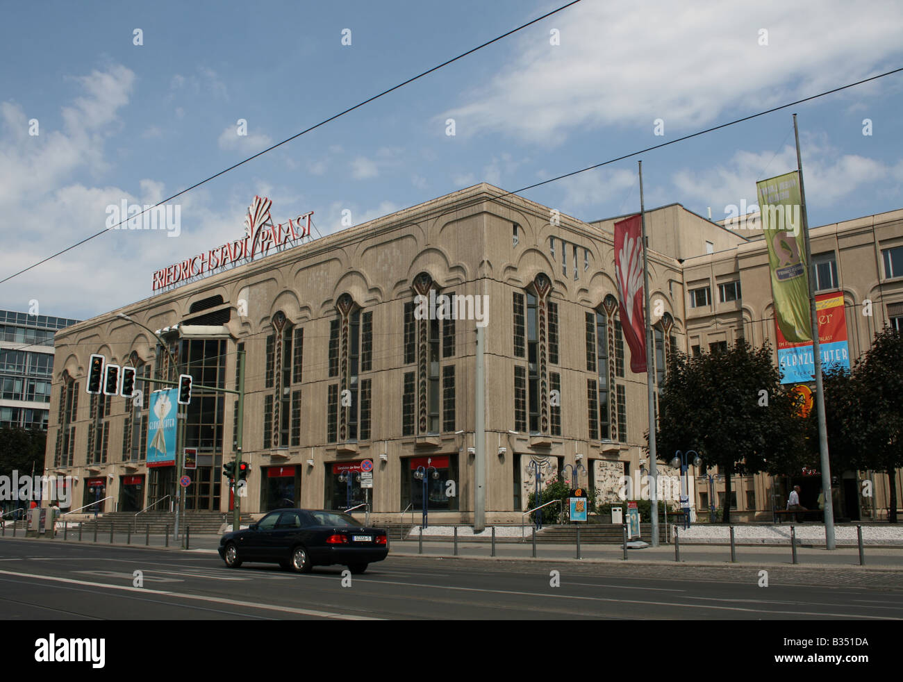 Außenansicht der Friedrichstadt Palast Mitte Berlin Deutschland Juni 2008 Stockfoto