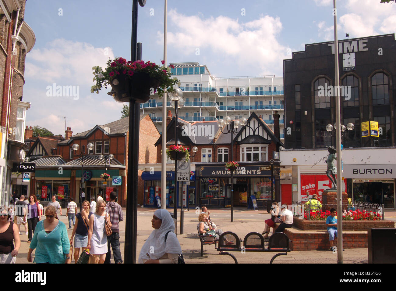 Station Road, Harrow, London, England Stockfotografie Alamy