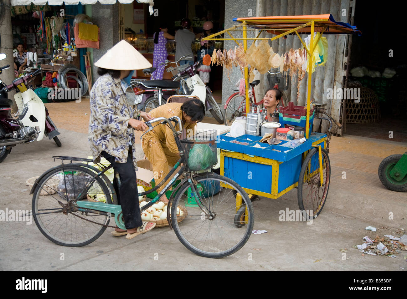 Handel auf einer vietnamesischen Straße Stockfoto