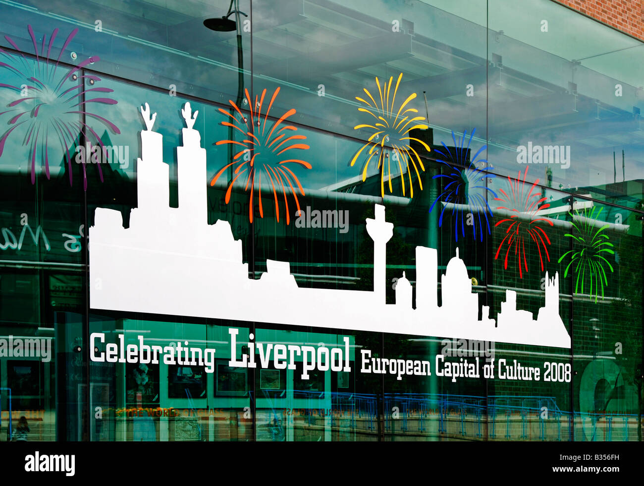 ein Liverpool-"Stadt der Kultur"-Werbung auf die Welt des Glases Gebäude in st.helens,merseyside,uk Stockfoto